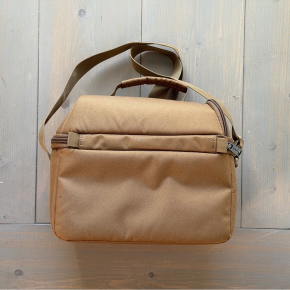 Carhartt 12 Can Two Compartment Lunch Box Durable, Fully-Insulated Lunch Bag - Picture 4 of 12